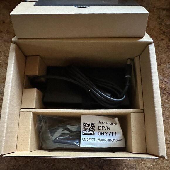 NWT NIB Dell 6000 Universal Docking Station and Adapter Charger - Picture 6 of 7